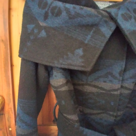 Aztec Pattern Coat - Picture 10 of 13